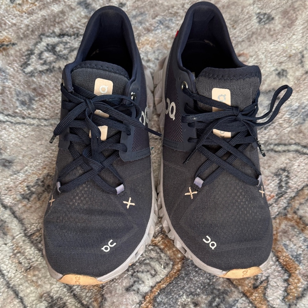 On Running women’s navy Sneakers